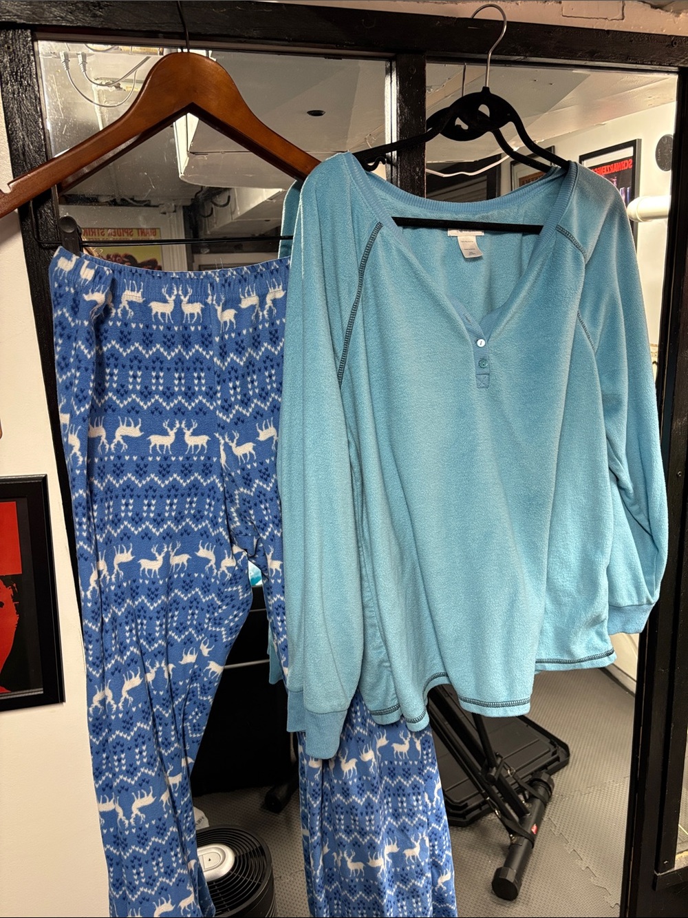 Blue Women's Two-Piece Fleece Pajama Set - Cozy Long Sleeve Top & Printed Pants